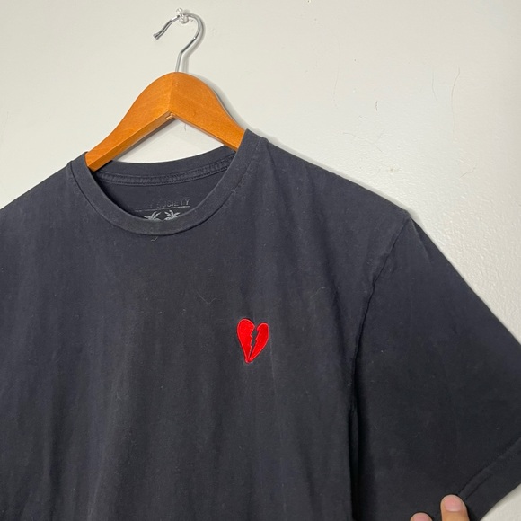 Riot Society Embroidered Broken Heart Black Tee 💔 B - Picture 3 of 5